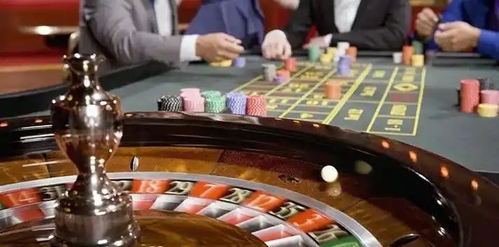 Meja Live Blackjack mantapwd menampilkan dealer profesional, kartu real-time, dan antarmuka pemain yang intuitif